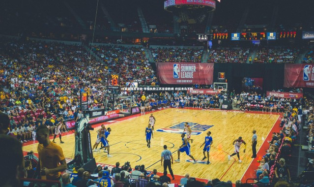 YY易游体育官网-李楠执教江苏首尝胜绩 终结青岛不败纪录